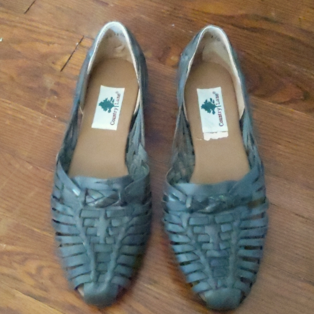 Country Lane grey Sandels, like new